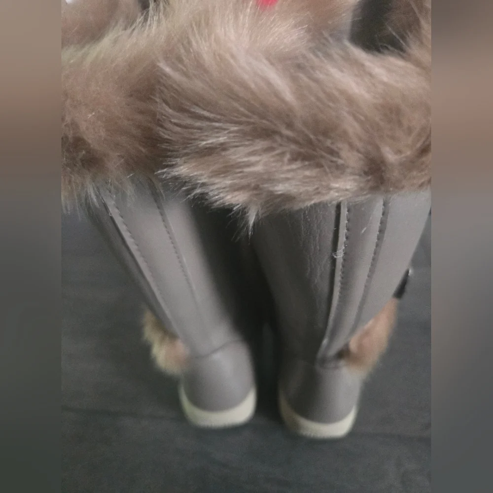 SilverDew Gray Faux Fur Lined Winter Boots Triple Button Cozy Women's Size 6